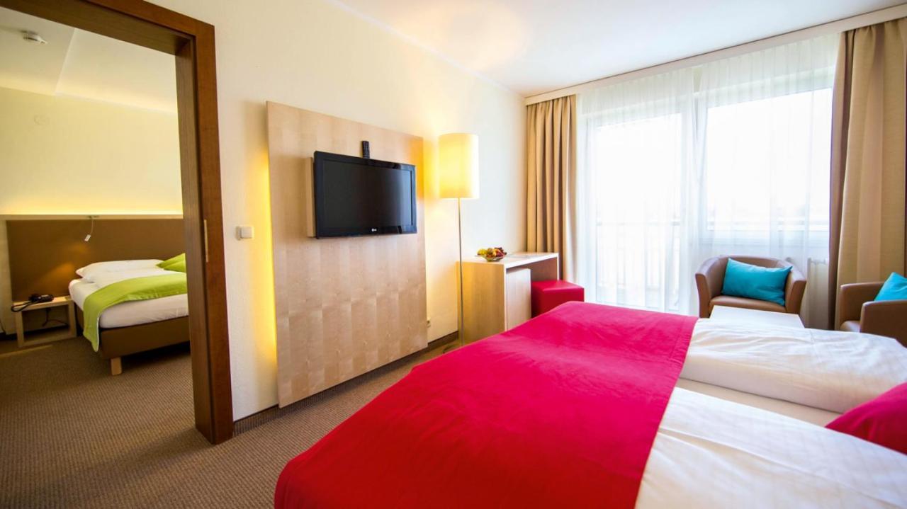 Momentum Hotel Аниф Экстерьер фото