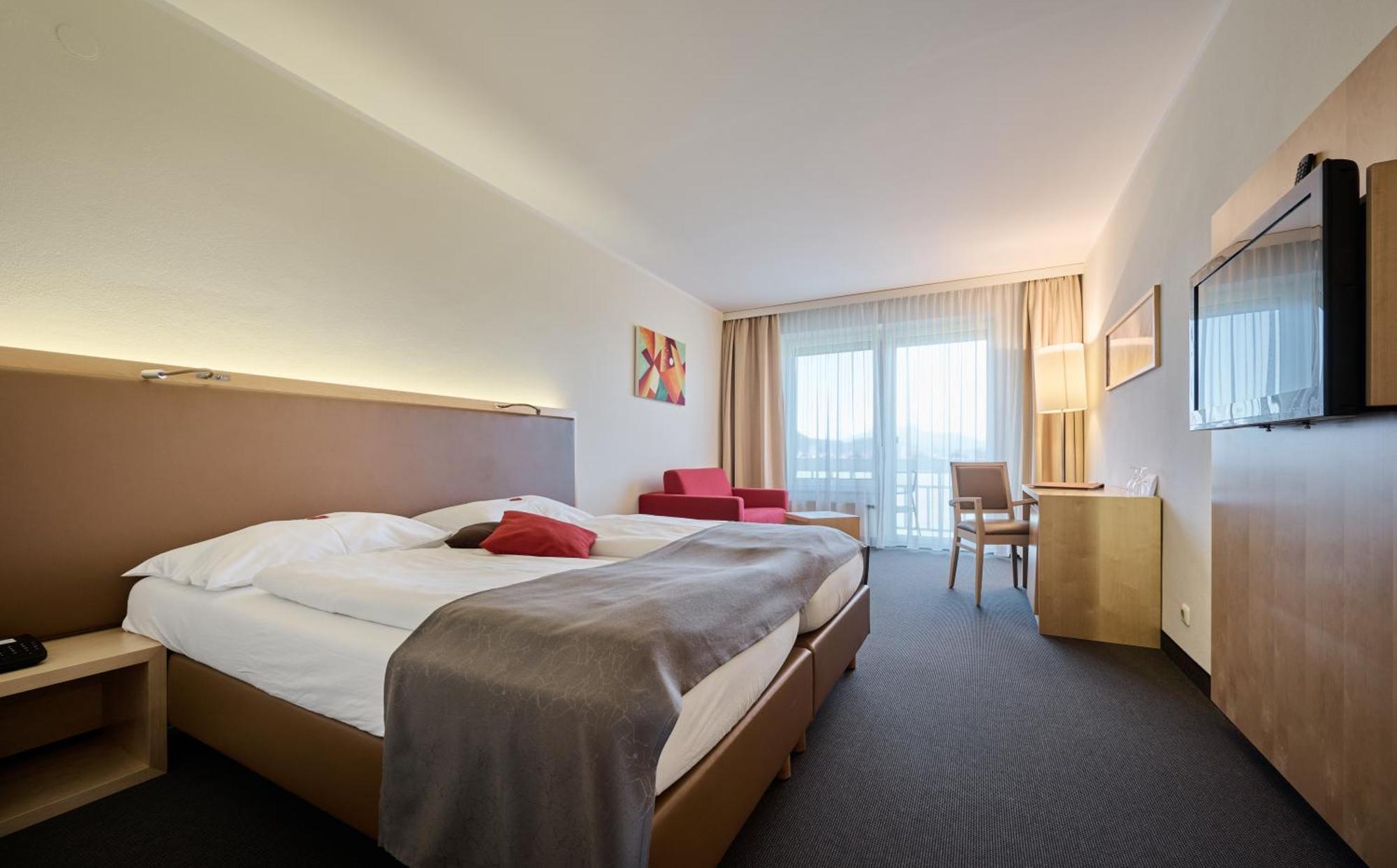 Momentum Hotel Аниф Экстерьер фото