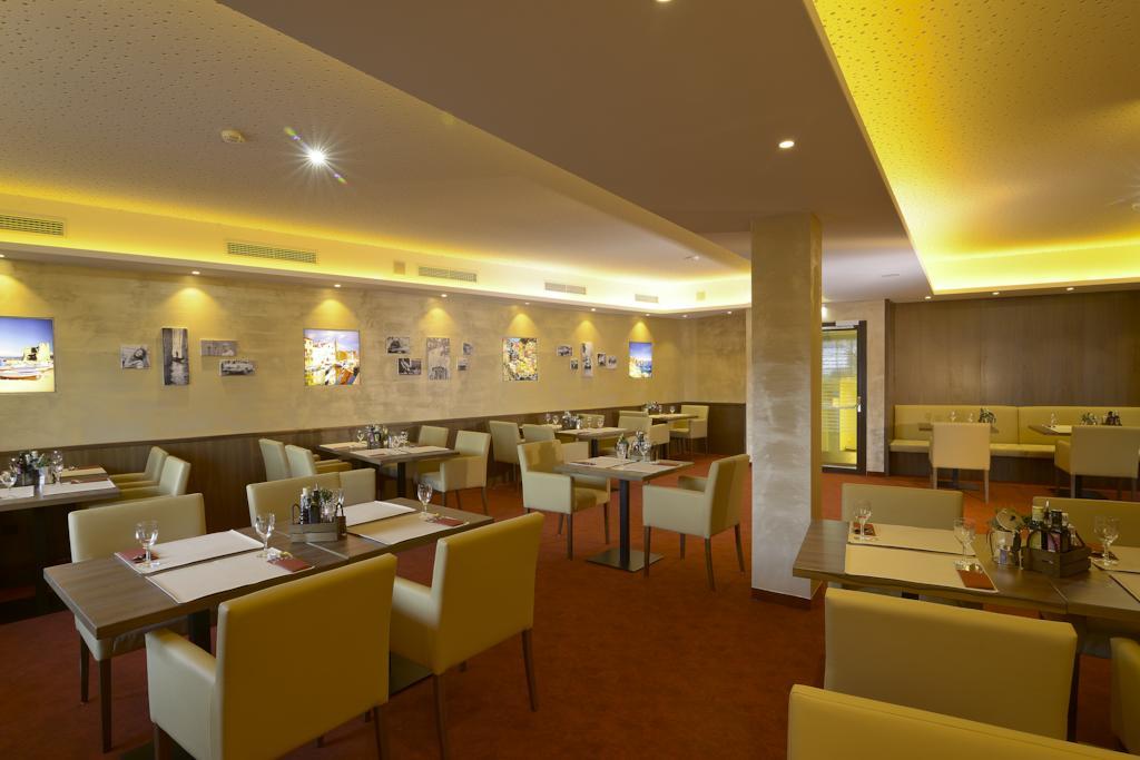 Momentum Hotel Аниф Экстерьер фото